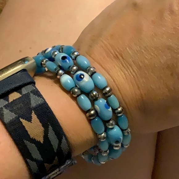 Memory wire wrap ocean eyes bracelet OSFM - Picture 2 of 4